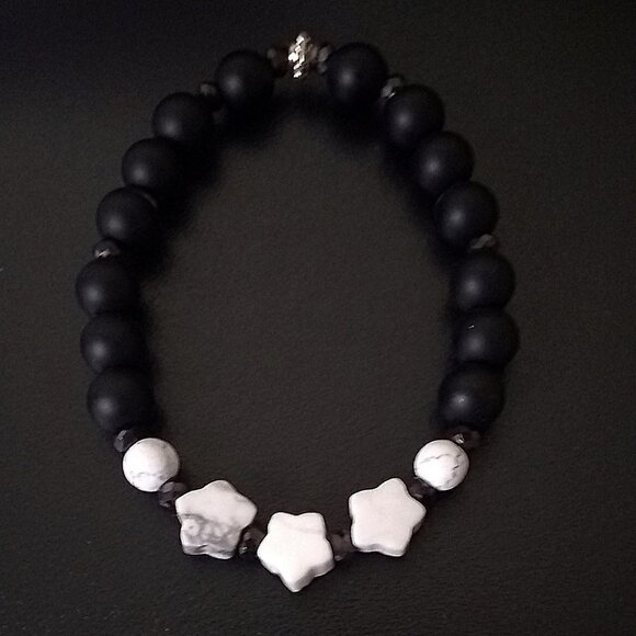 🍂🍁🍃 3/$25! Black Stone + Gray Howlite Stars Girl Teen Beaded Bracelet - Picture 1 of 7